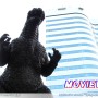 東宝本社前で威嚇するゴジラ像 東宝本社前で威嚇するゴジラ像